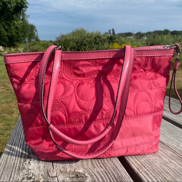 Coach Signature Quilted Stitch Nylon Tote bag - Picture 6 of 8